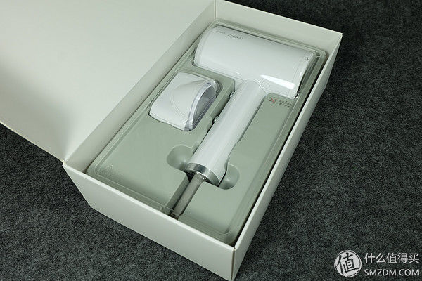 不只有颜值，还很有实力，但仍需改进:直白 HL3 便携负离子吹风机