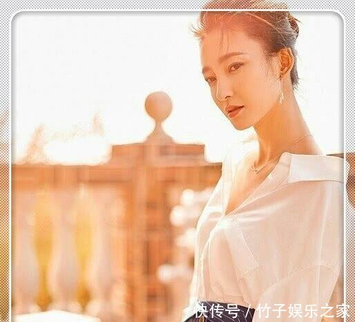 王丽坤也太瘦了吧! T恤都撑不起来, 还要在里面加肩垫!