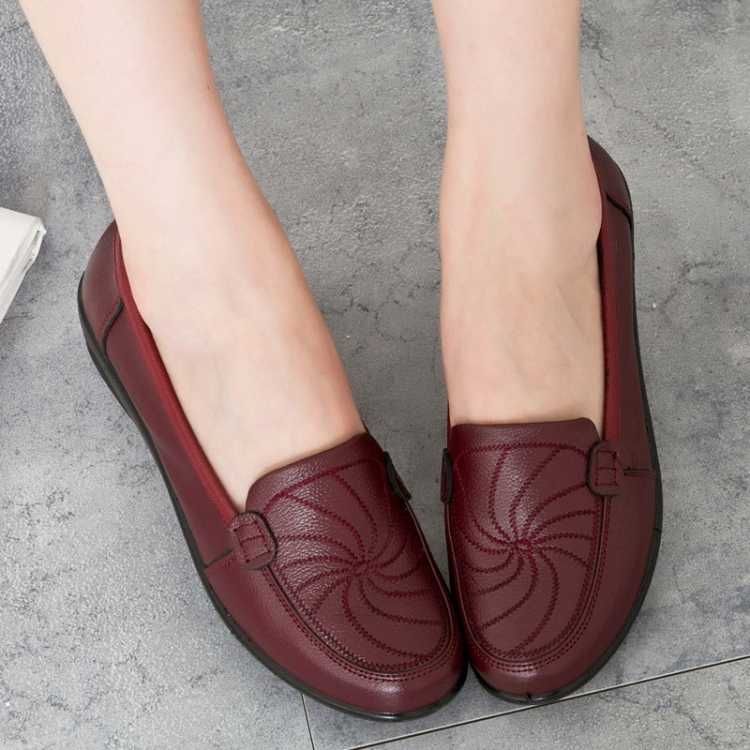 五六书岁的妈妈别穿高跟鞋了，今年流行的秋季妈妈鞋，时尚又养脚