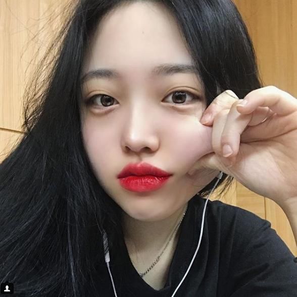 崔雪莉你开小号了吗?网红撞脸成这样真的太夸张了吧!难道这种神