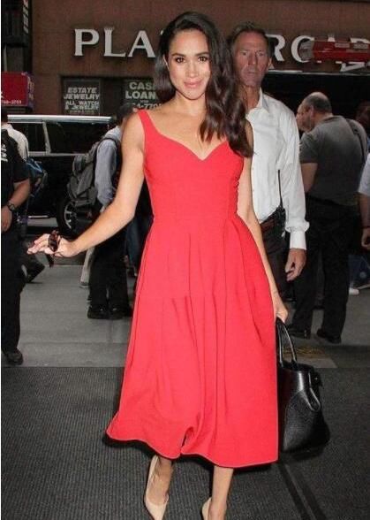 各国王妃穿红色长裙:戴安娜俏皮，凯特优雅，梅根最大气!