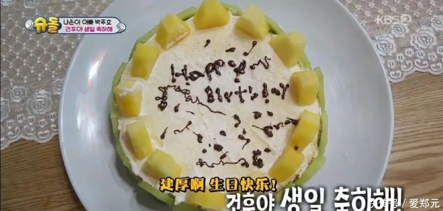 孩子是父母背后的