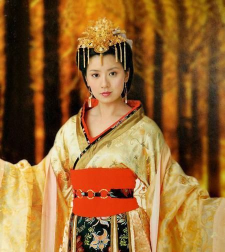 贾静雯还:45岁贾静雯再现惊艳古装造型, 回顾以往经典, 每个都楚楚生动