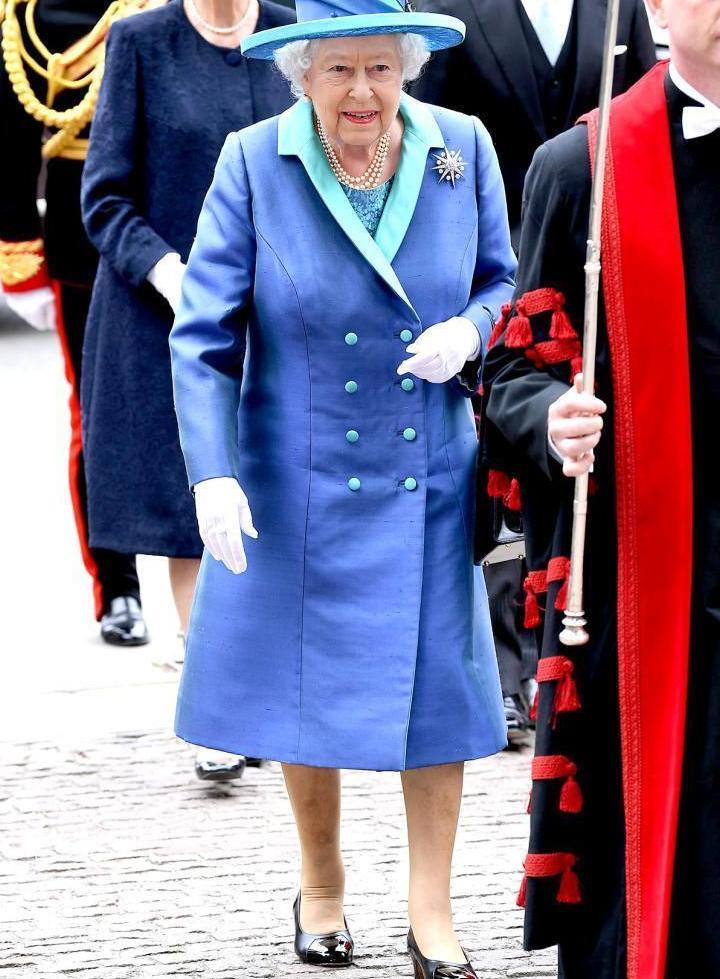 凯特王妃袭连衣裙亮相空军“百年纪念日”! 查尔斯夫妇秀大恩爱!