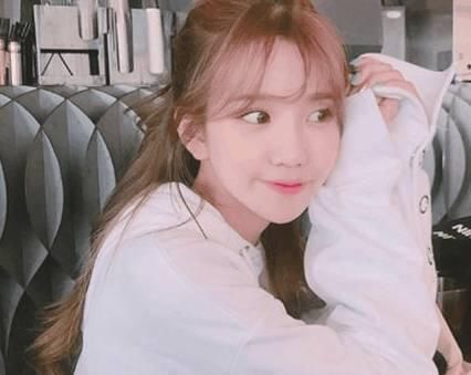 女生脸上有这3个特点，属于天生“带妆脸”!不化妆也很好看!