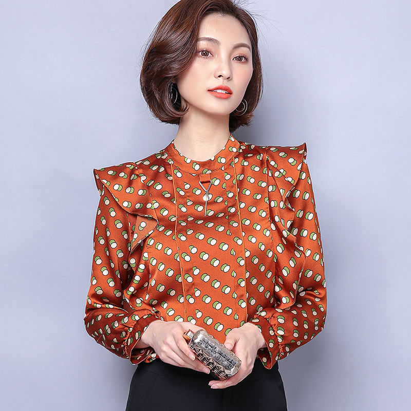 中秋回家，给妈妈带了两件欧式小衫，减龄显嫩，她肯定很高兴的