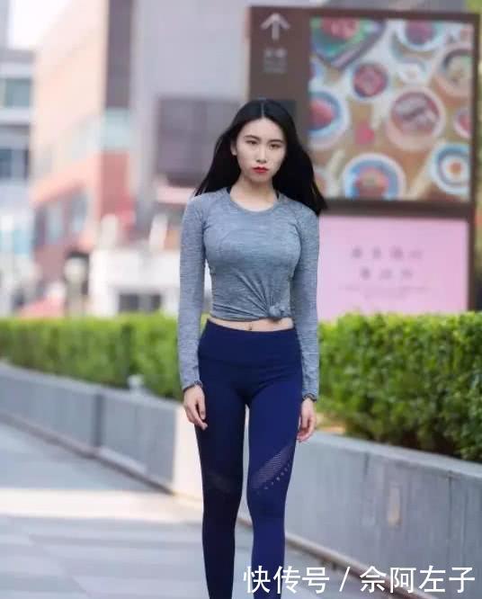 『 底裤』衬托出女性优美的曲线!,街拍:优雅迷人的紧身打底裤美女