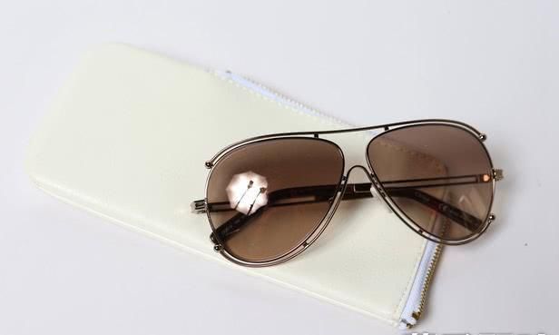 吴佩慈日常穿搭全是奢侈品，总价高达30万！