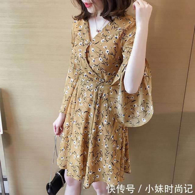 #女人#四五十岁女人,少穿裤子,穿连衣裙才更有女人味,显年轻