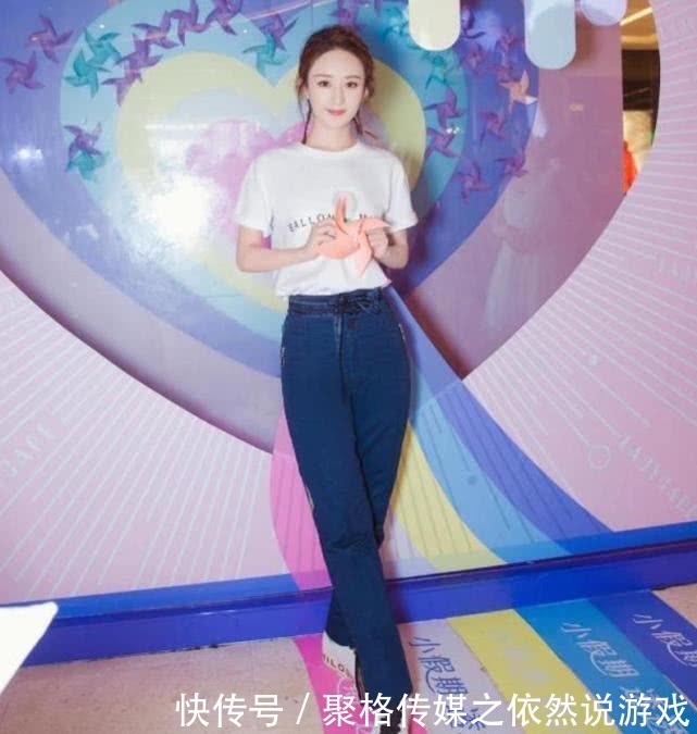 网友:赵丽颖你需要穿平底鞋了,不要再受高跟鞋的折磨了,心疼你