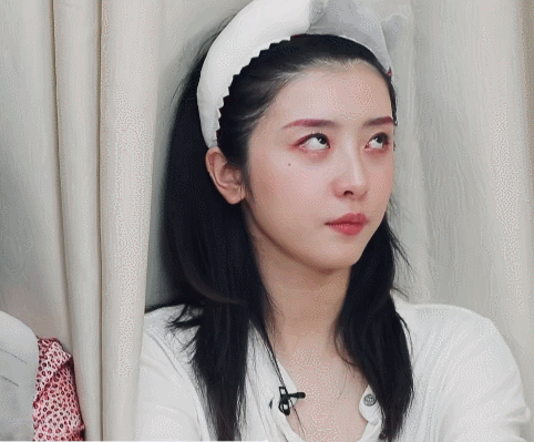 融入■虞书欣难融入集体宿舍？赵小棠当众翻她“白眼”，这是演技不到位