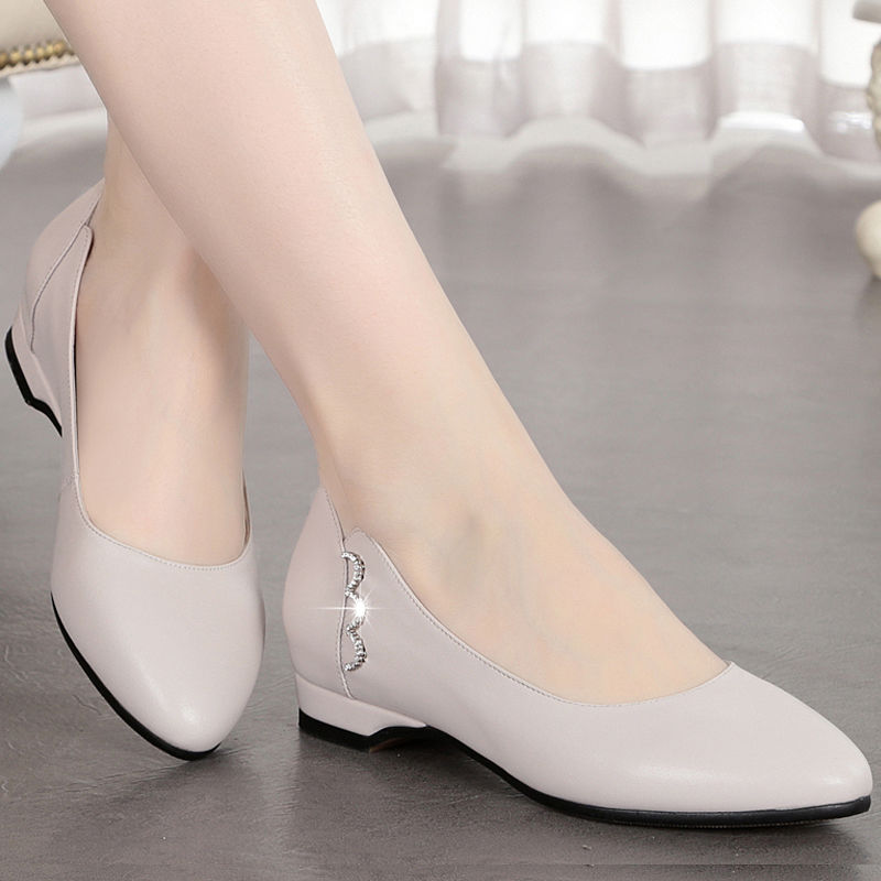 刚知道，这种鞋叫:软秋鞋，久穿不累忒养脚，老妈一下买3双