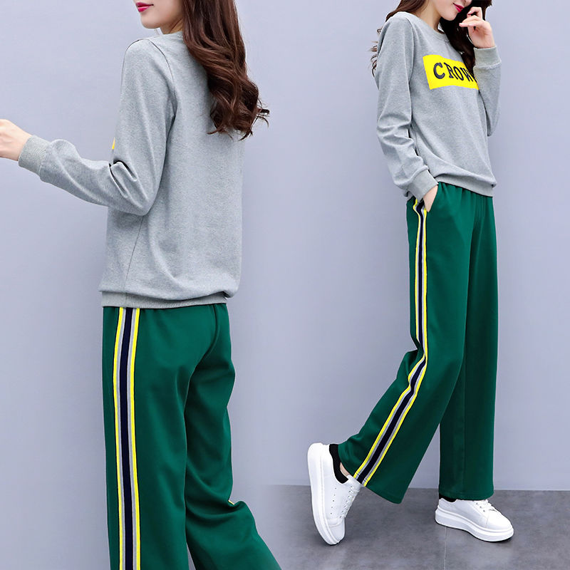 女人再漂亮，也别穿黑丝袜+高跟鞋，秋天这样穿衣，美的清新脱俗