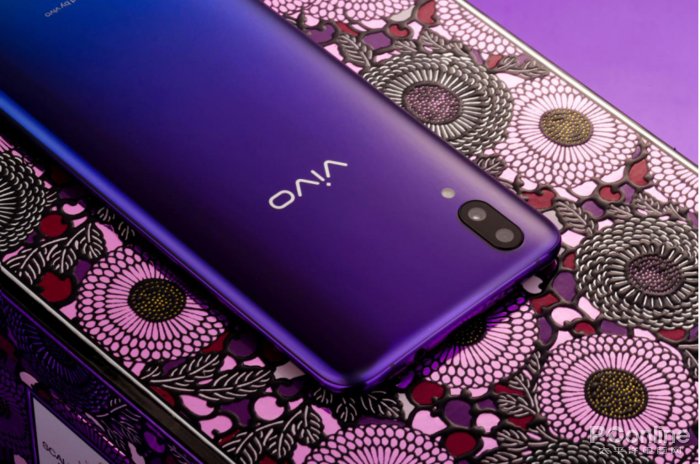 vivo X21魅夜紫香薰礼盒图赏:紫成一派的时尚飓风
