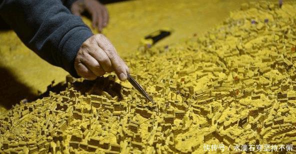  地标@7旬老人用泡沫雕刻出1944年老重庆, 完美还原133条街道、32个地标！