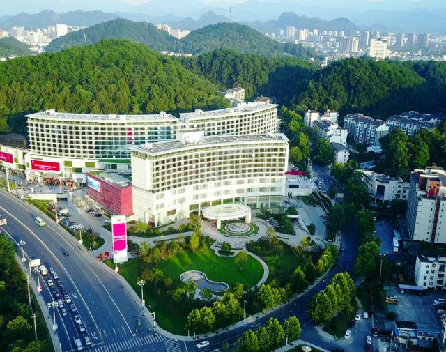 奥黛丽赫本最倾慕的结婚圣地,如今又有天空泳池