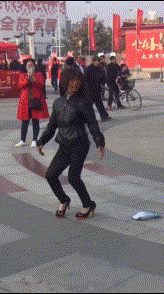  [GIF]搞笑GIF趣图：说实话，这样的女汉子，谁敢娶