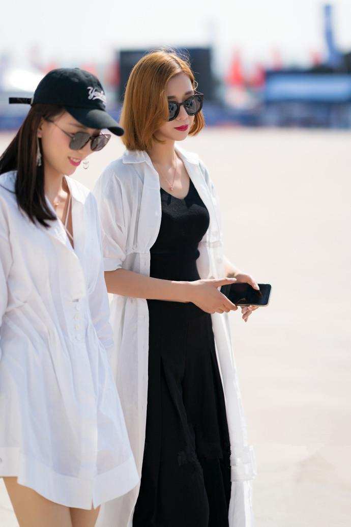 街拍: 轻熟风, 让女人都一份女人味