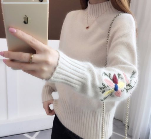 风衣该隐退了，现在流行这种毛衣衫，好穿不贵，美的恰到好处