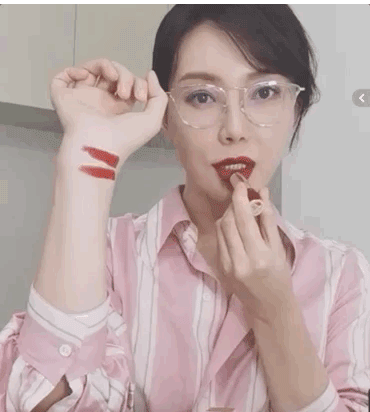 女强人■这个女人也太会涂口红了,陈数新剧看得我好上头