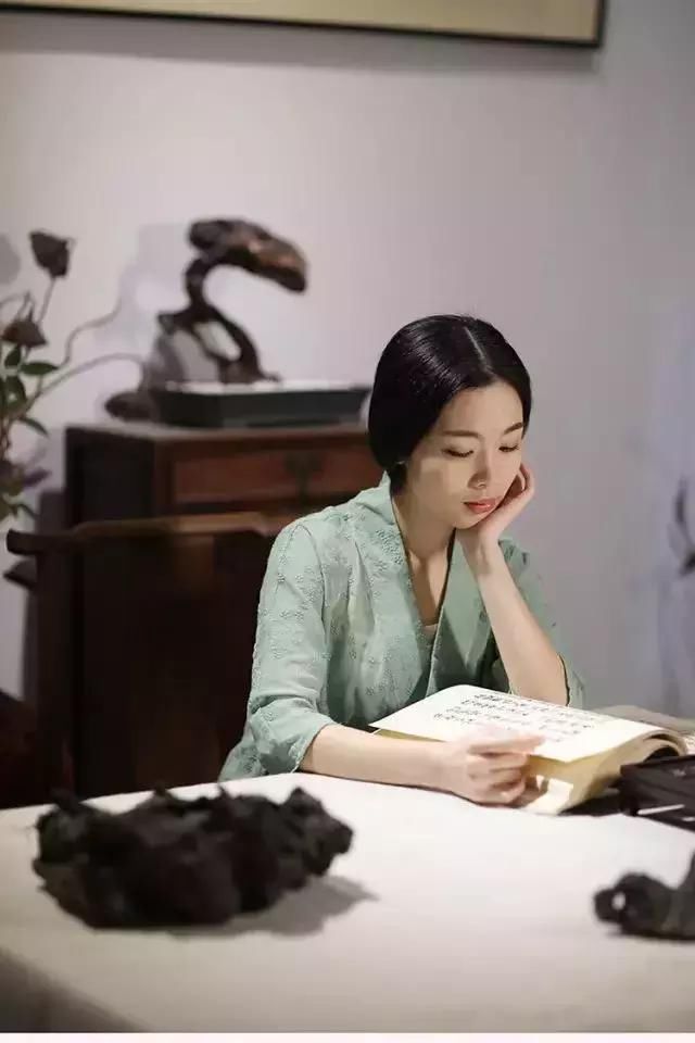 爱喝茶的女人，素颜也比别人好看!