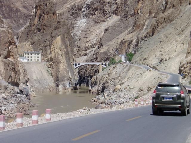 自驾川藏线，这里周围一公里都禁止拍照，为什么？