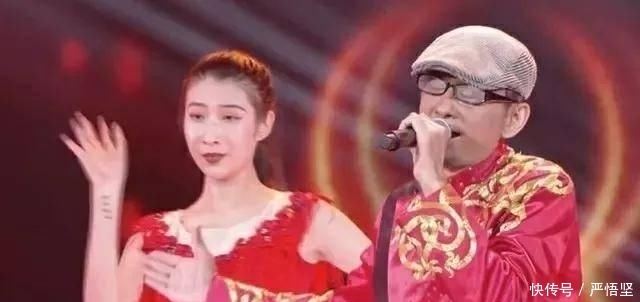 『依旧』51岁阿宝穿7年前演出服唱新歌,依旧比不过披上大衣的朱之文?