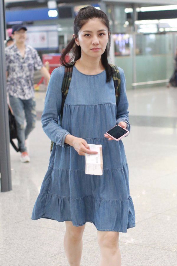 胡可素颜很真实，脸部松垮皱纹明显！网友：42岁普通人就是这样子