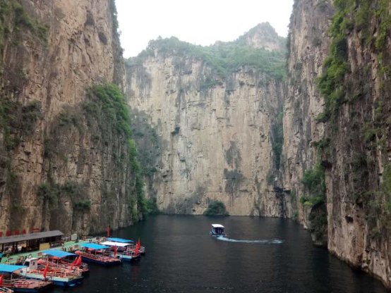 八泉峡广场舞大赛开幕 明星王洁实献艺助阵