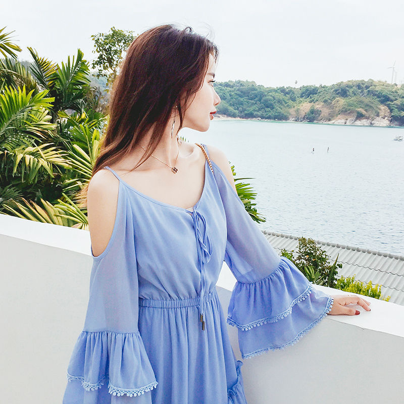 比基尼见多不稀罕，越来越多女人穿度假裙，不出格的迷人