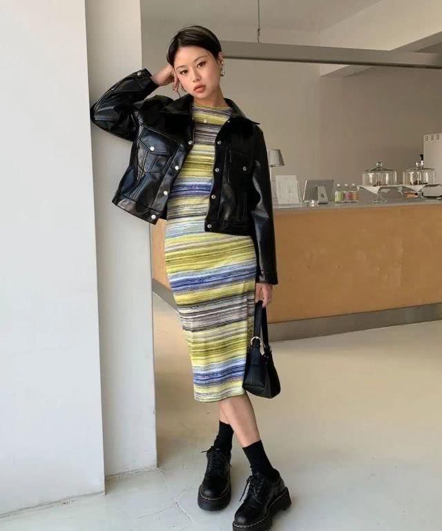  「碎花裙」“毛衣”失宠了2020就要穿着4件薄外套＋裙子搭配好看＋气质