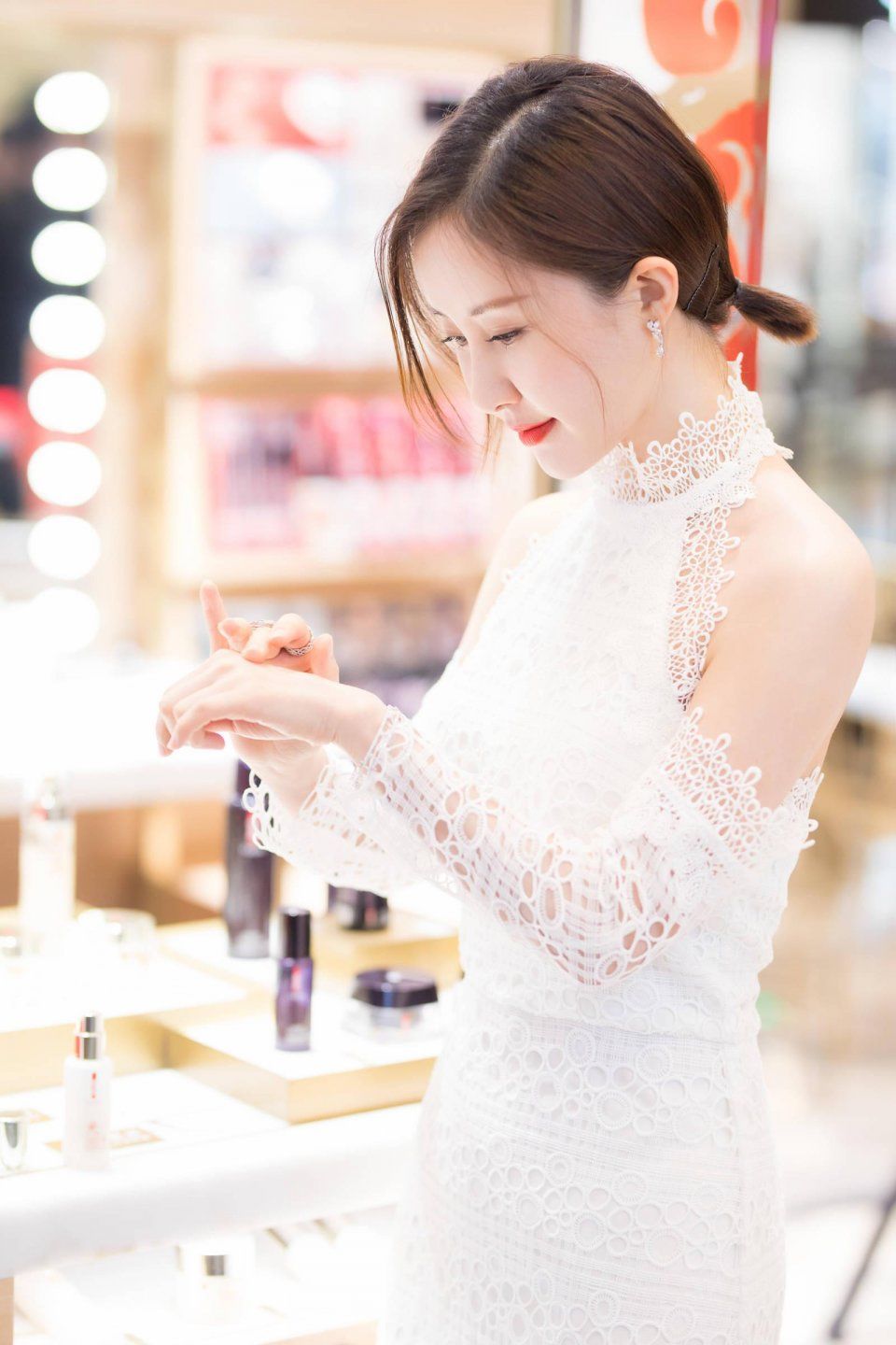 舒畅这是换造型了吗?衣品可比以前高了不少!