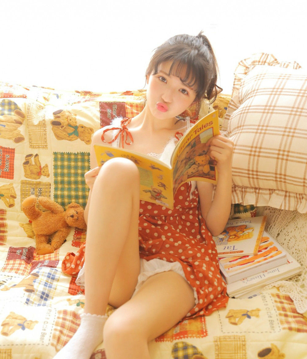 美女婀娜的水蛇腰是许多女子梦寐以求的目标 美丽是要付出努力的