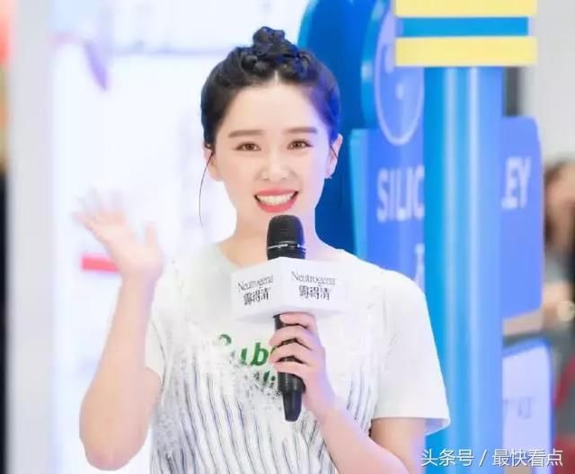 阚清子穿短裤亮相，分手后的她秒变时髦精，纪凌尘却像老了10岁