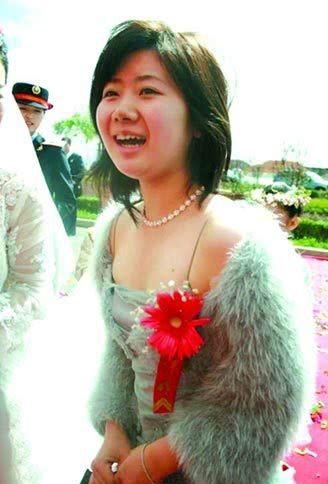 「乒乓球运动员」结婚后被宠成“闺女”,宅在家江宏杰为福原爱做美甲