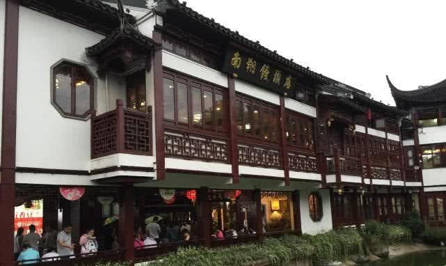 这个城市不但GDP全国第一，而且还有14所“双一流”大学，牛