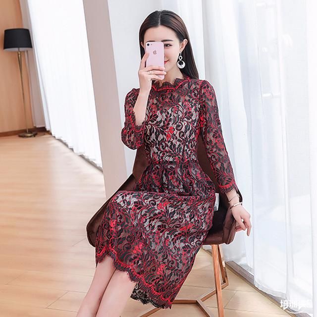 奔四奔五女人今年流行这样穿连衣裙,显高又洋气,简直美惨了