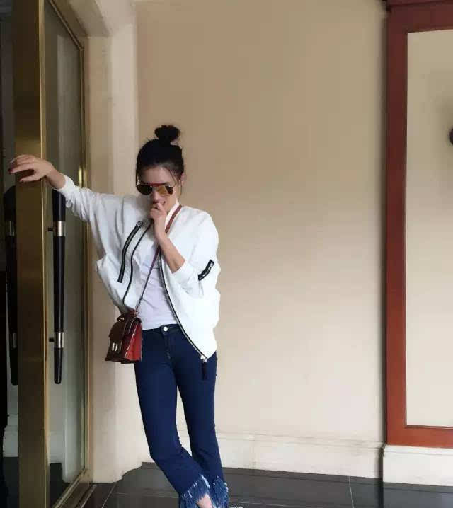 「显腿长」喇叭牛仔裤怎么穿都不过时,显瘦又百搭,轻松穿出大长腿!
