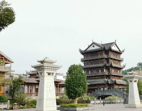 贵州一座千年古镇,藏着世界上最大的木质戏楼,风景优美门票免费