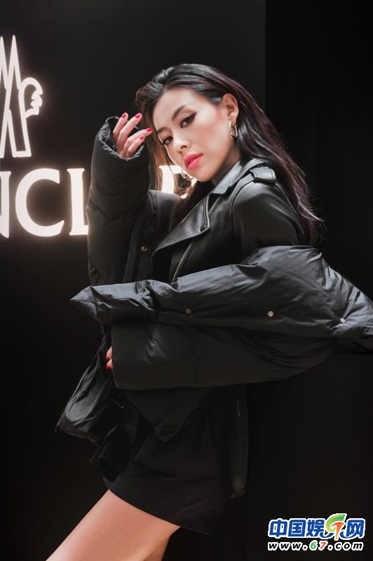 音乐人蔡诗芸DizzyDizzo撞色时尚组图曝光 西班牙风情万种