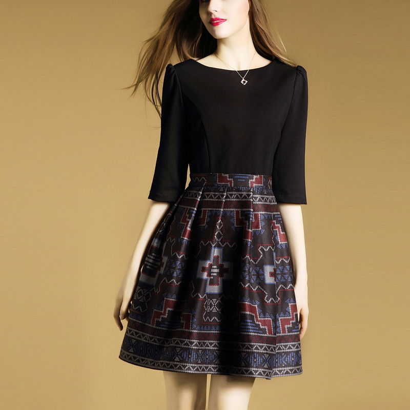 新出一种欧货裙:叫“蛇腰裙”，显瘦显嫩，美的70后挪不开眼