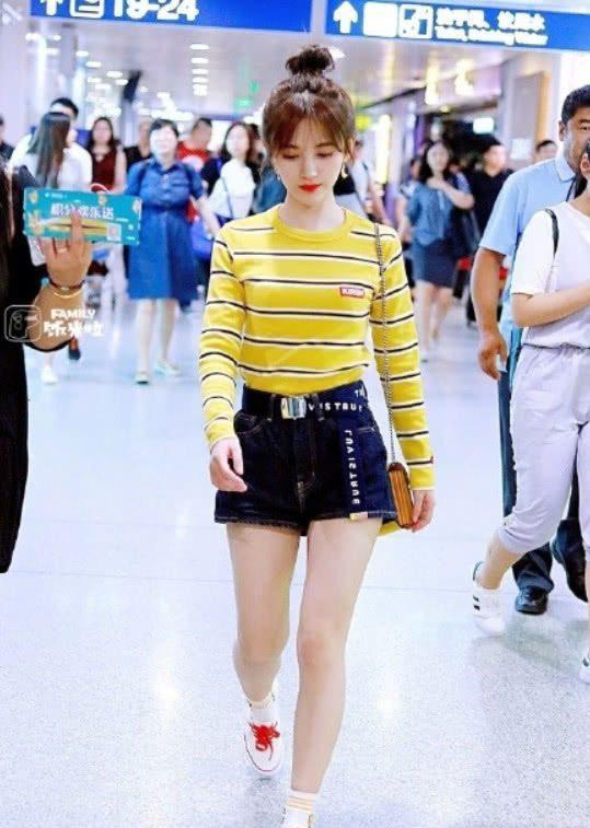 鞠婧祎身高虽然只有159，可她这身材比例却好到没话说！