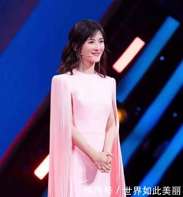 「 花裙子」但却活出了真实的自信、美好精致，谢娜虽然一直徘徊在争议的边沿