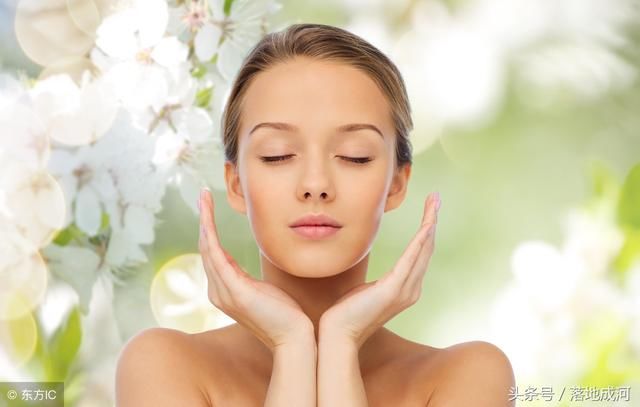 早上洗脸时，到底要不要用洗面奶，总有人搞错，难怪皮肤一直不好