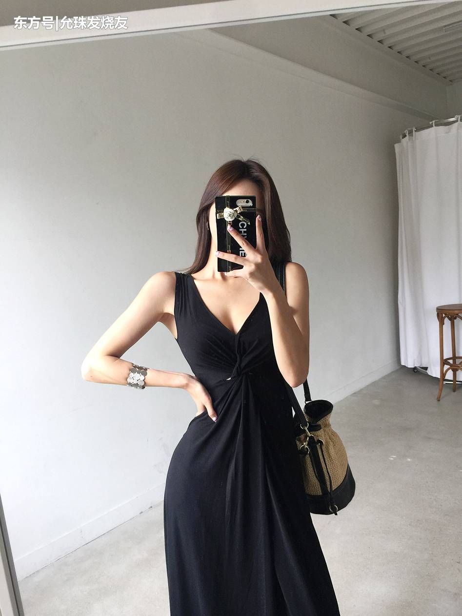 孙允珠纳米乌黑绸缎波西米亚裙