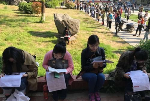  认知@为何农村家长想让孩子当公务员，城市家长却不想让孩子当公