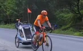 杭州一父亲带着4岁女儿骑行川藏线30天，只为找妈妈，看暖了网友