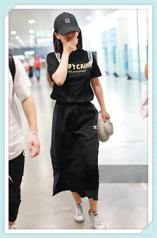 谢娜瘦了不止20斤！尖下巴小蛮腰统统再现，网友：简直换了一个人