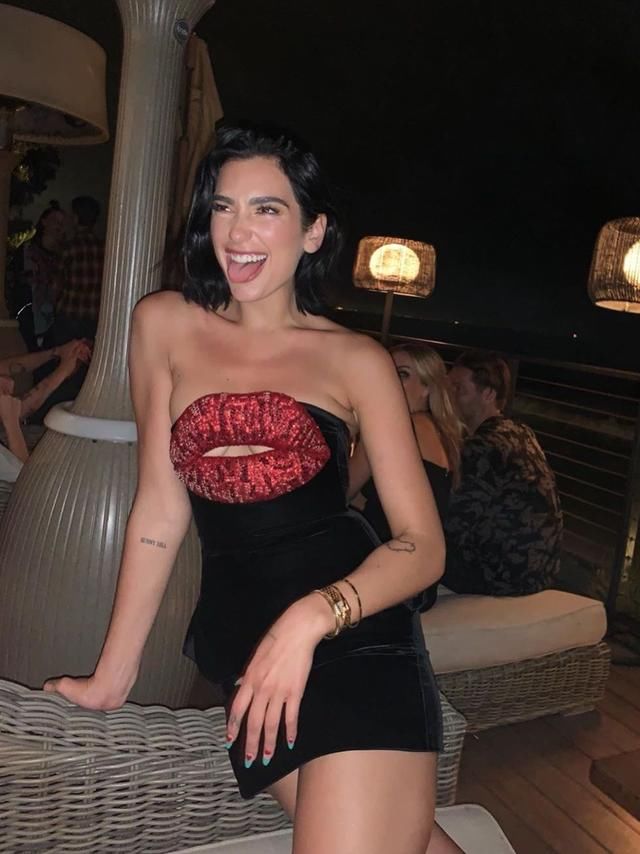 『杂志』啪姐ELLE杂志封面惊艳亮相,大胆诠释彩色大片,难掩高级时尚感