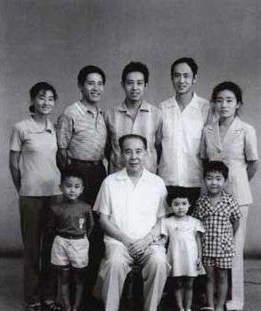 黄永胜长子，为人慷慨大方，依靠父辈关系生意红火，身价不菲
